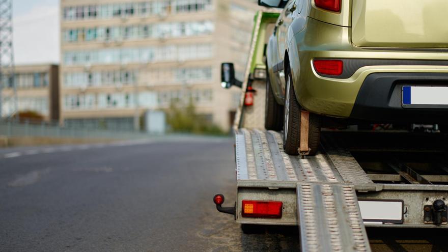 Nuevo aviso de la DGT a los dueños de los coches aparcados que no se mueven