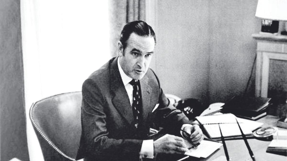 Fotografía del ministro de Industria José María López de Letona.