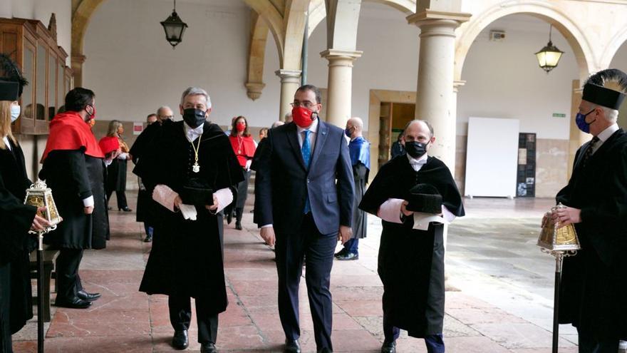 Ignacio Villaverde toma posesión como rector de la Universidad de Oviedo