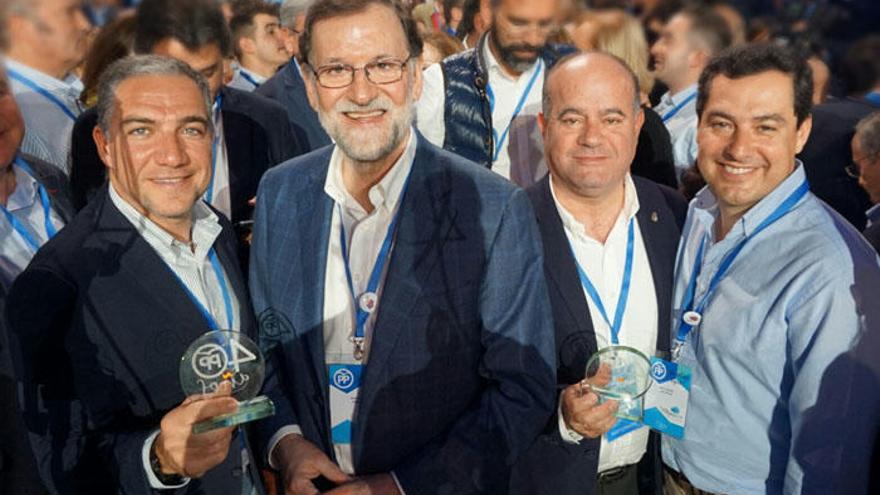 De izquierda a derecha, Bendodo, Rajoy, Barón y Moreno Bonilla, ayer en la convención del PP.