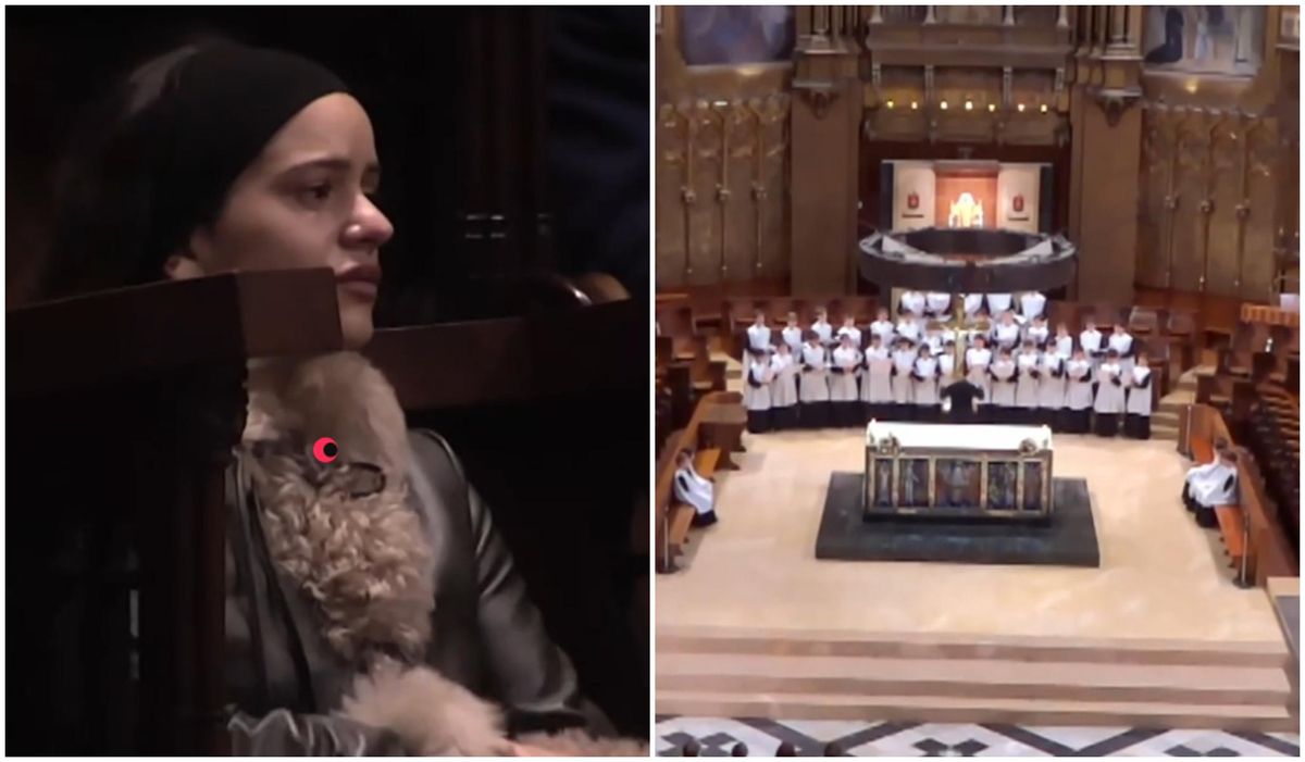 Rosalía, amb llàgrimes als ulls, en veure lescolania de Montserrat Rosalía, amb llàgrimes als ulls, en veure lescolania de Montserrat