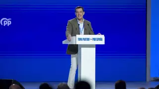 Juanma Moreno aboga por usar la receta de Andalucía para ensanchar las bases del PP