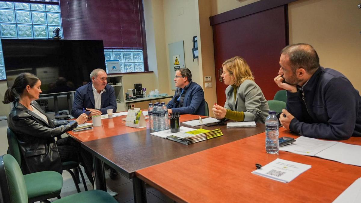 Reunión de Gallardo con Cooperativas Agroalimentarias Extremadura.