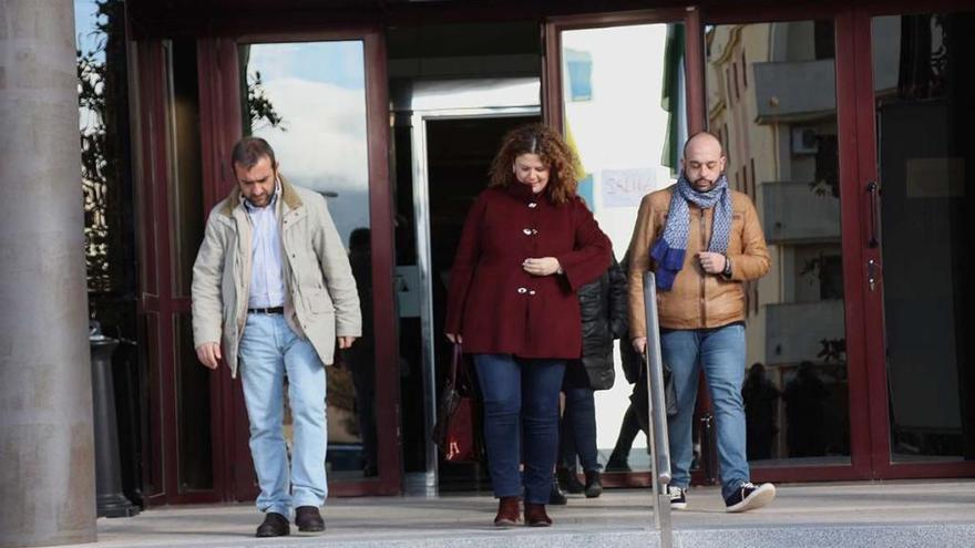 La alcaldesa de Ronda, Teresa Valdenebro, sale de los juzgados tras prestar declaración como investigada por el caso Boda.