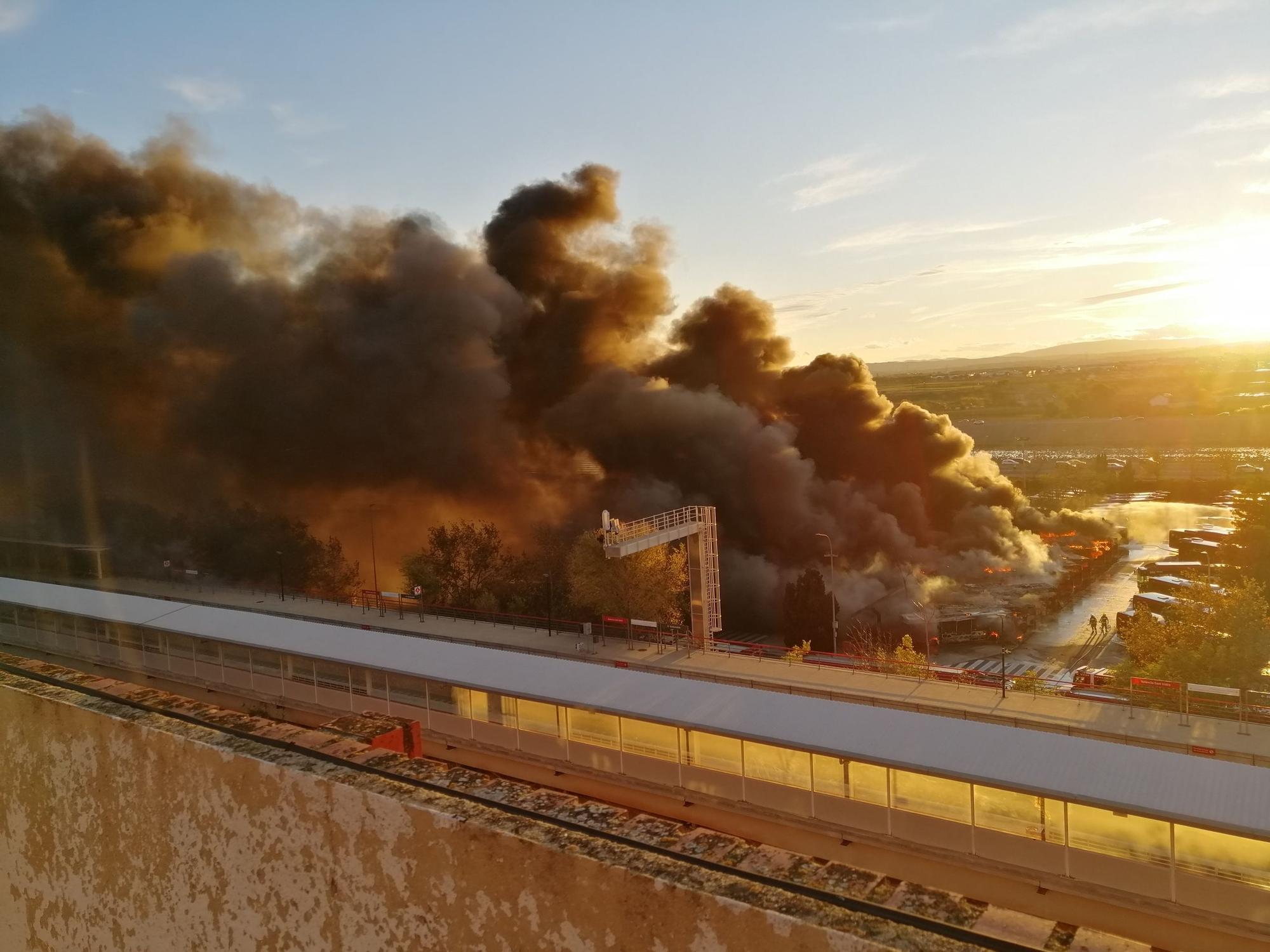 Incendio en València: las espectaculares llamas de la EMT