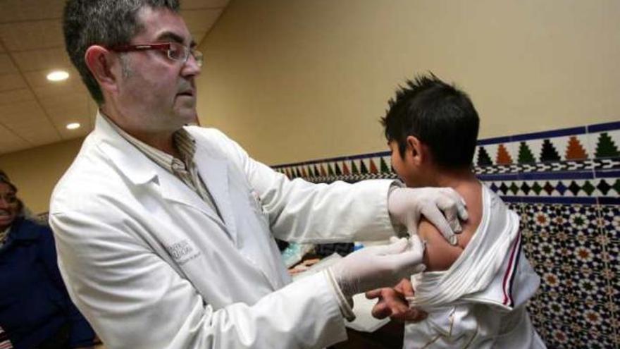 Salud Pública realizó ayer una vacunación masiva contra el sarampión en Los Palmerales.