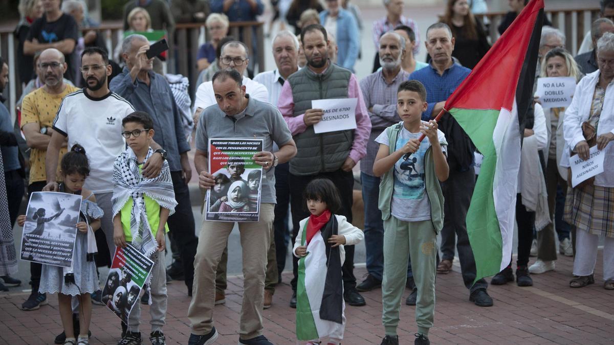 Concentración en Port de Sagunt contra los bombardeos en Gaza