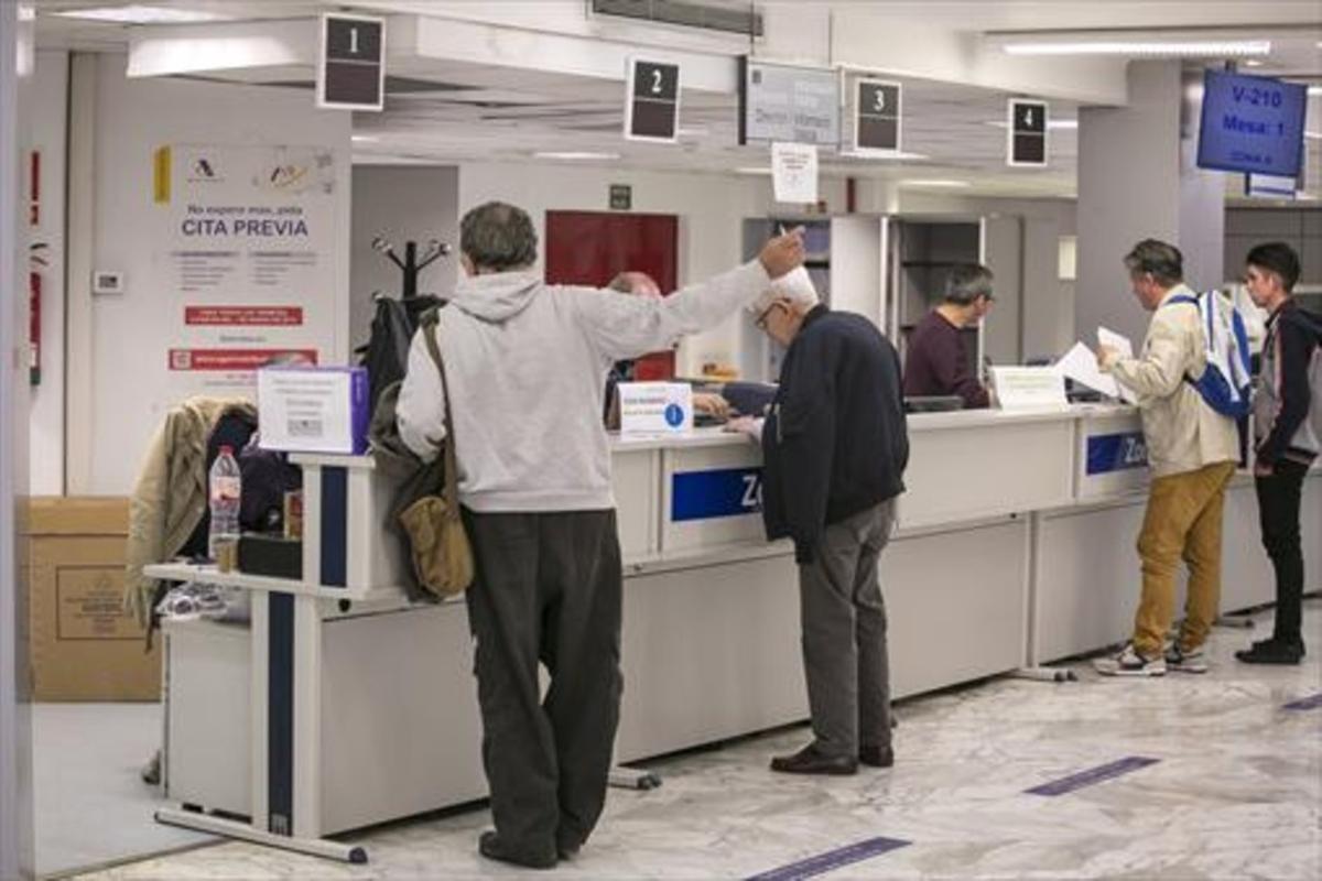 Una oficina de la Agencia Tributaria en Barcelona, la semana pasada.