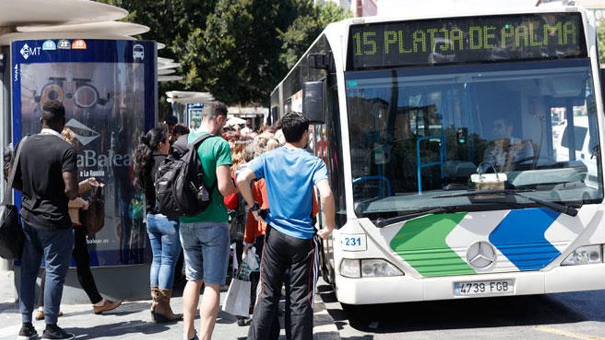 La EMT lanza una campaña para informar sobre los puntos de recarga de su tarjeta