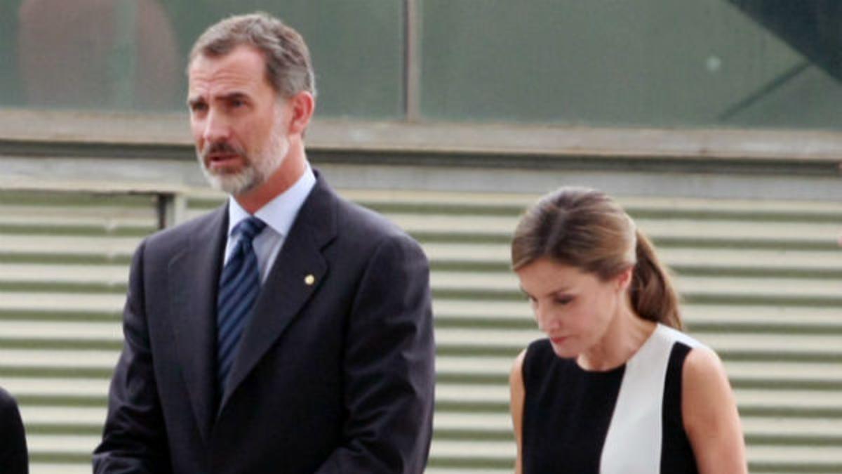 Visita de Don Felipe y Doña Letizia a los heridos tras el atentado de Barcelona