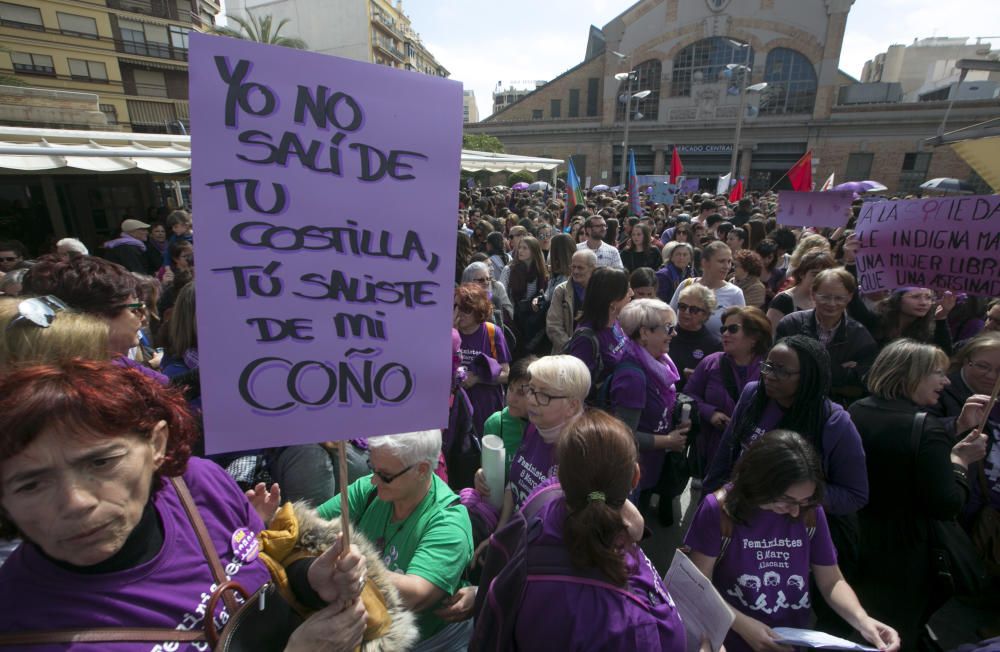 8 de Marzo: Más de 40.000 personas en la manifestación feminista de Alicante contra el machismo y por la igualdad