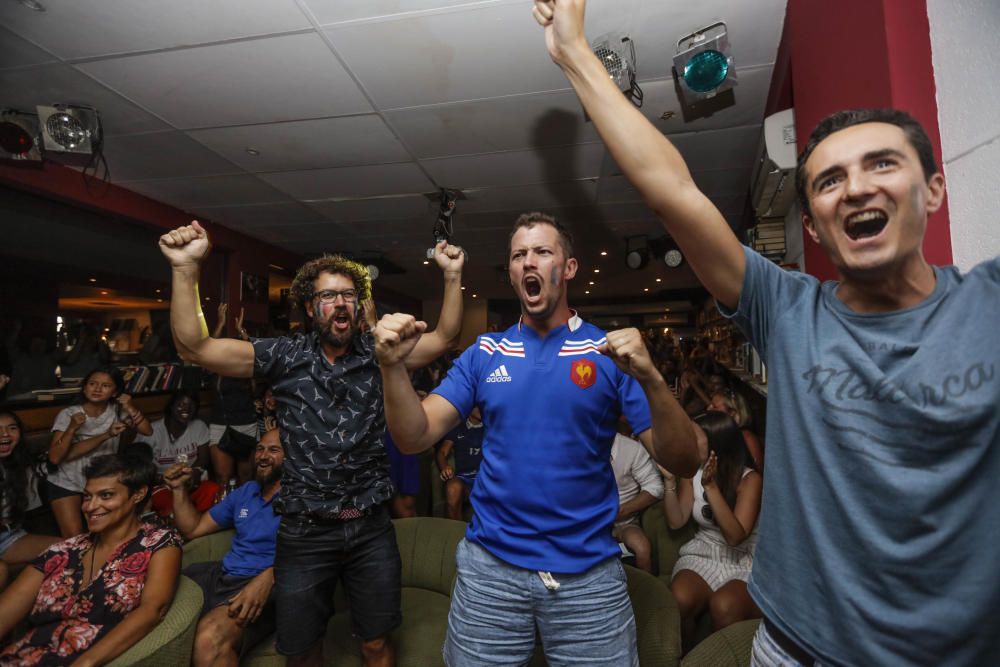 Aficionados franceses celebran el Mundial en Palma