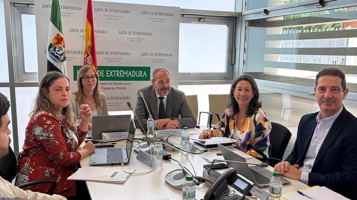 El consejero de Infraestructuras, Transporte y Vivienda, Francisco José Ramírez, preside este lunes el Consejo Asesor de Vivienda.