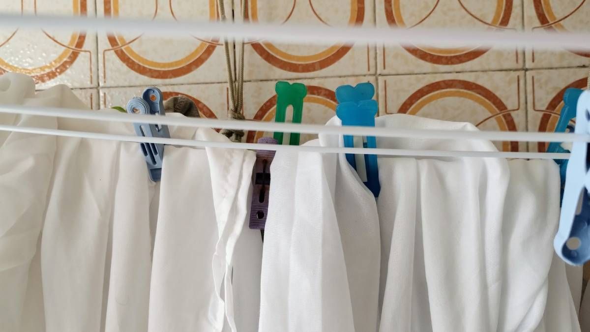 El truco japonés para secar la ropa dentro de casa