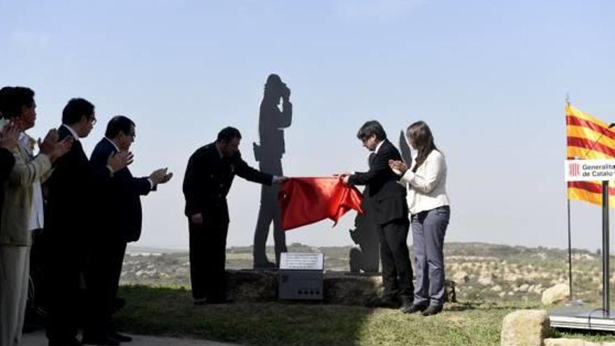 Emotiu homenatge als dos agents rurals morts a Aspa