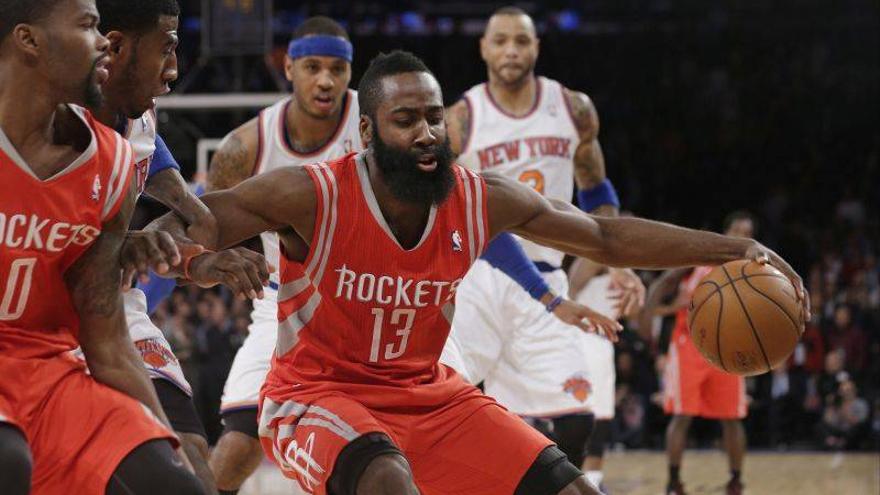 Harden anotó los puntos decisivos y anuló los 45 de Anthony