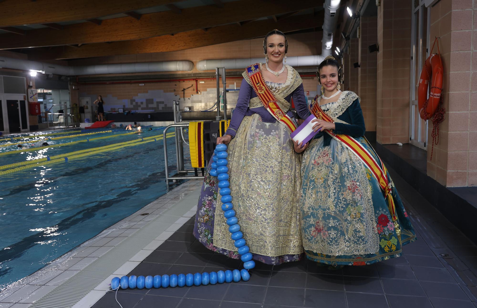 La Fallera Mayor de València, en su piscina