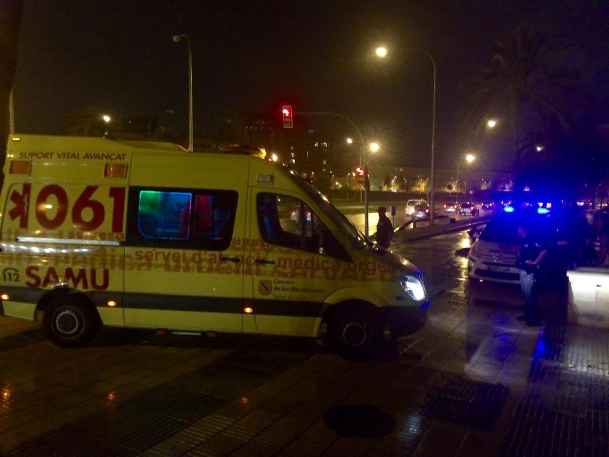 El joven, de 22 años, fue trasladado en estado grave al hospital Son Espases