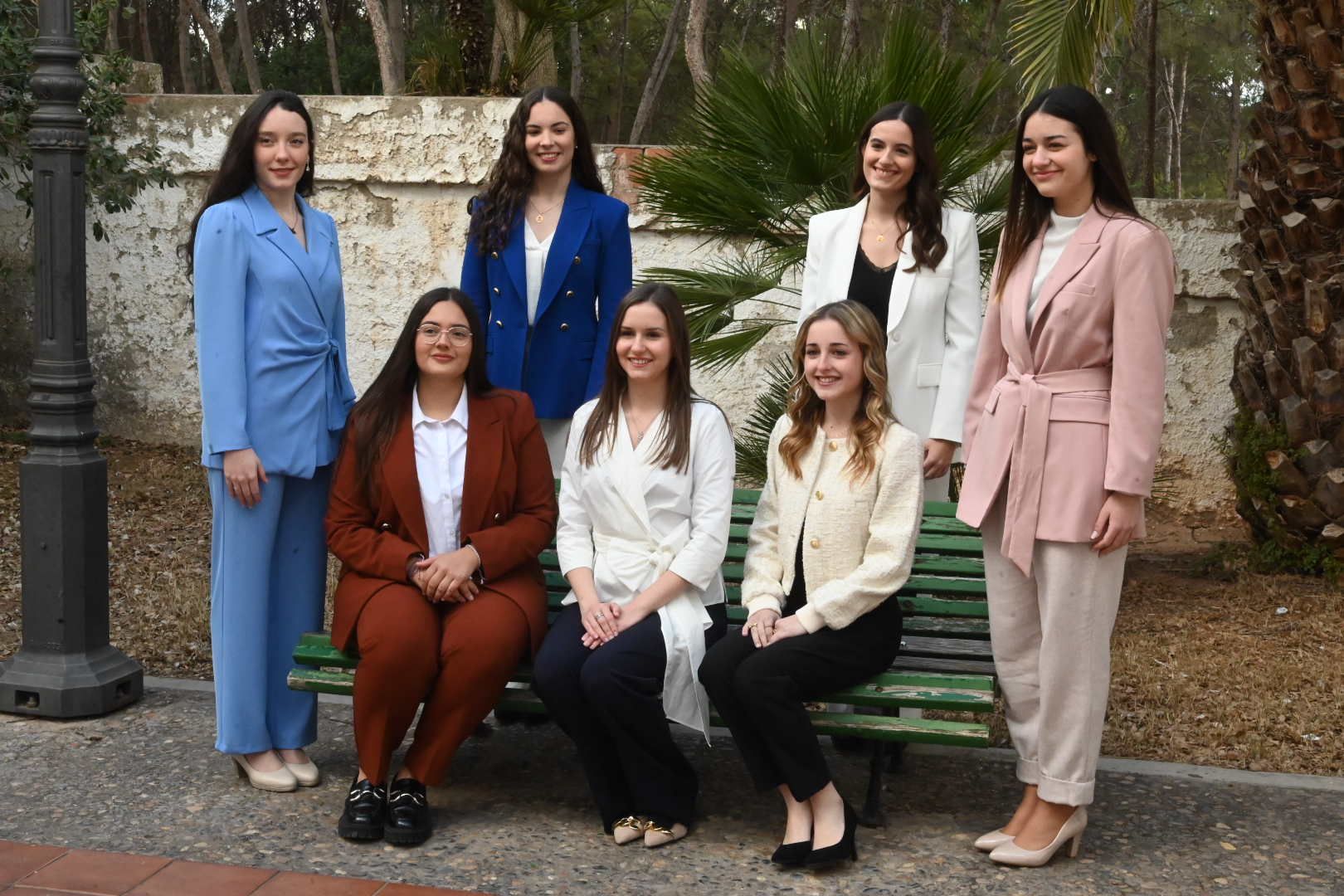 La reina de las fiestas de Vila-real se presenta con su corte de honor en el Termet