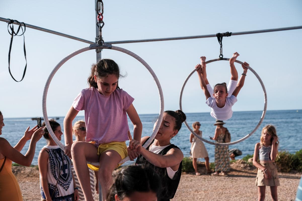 Actividades del Young&amp;Proud en Caló de s'Oli durante la edición del año 2022.