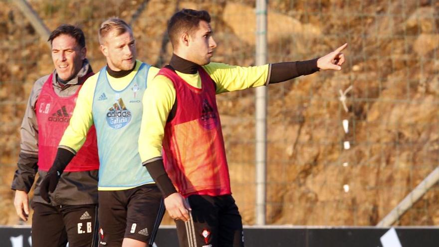 Berizzo, Guidetti y Mallo, en un entrenamiento. // J. Lores