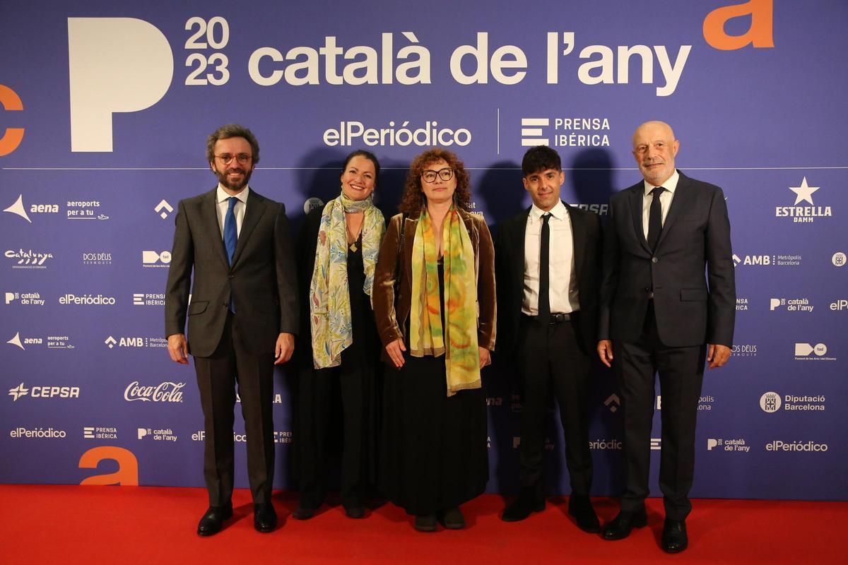 Aitor Moll, CEO de Prensa Ibérica; Celia Waliño, de Hotaru BCN; Eva Pomares, directora general de Difusió de la Generalitat de Catalunya; Antonio Díaz, El Mago Pop, y Fèlix Noguera, gerente general de EL PERIÓDICO