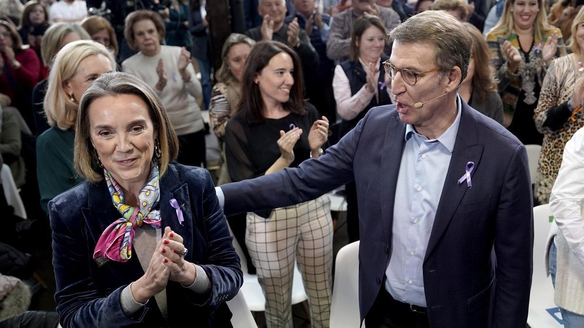 Alberto Núñez Feijóo, este viernes, junto a Cuca Gamarra en un acto del Día Internacional de la eliminación de la violencia contra la mujer.