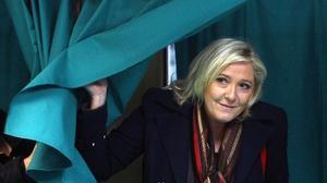 Marine Le Pen vota a Henin-Beaumont. La participació supera en set punts la de la primera volta, a les 17h.