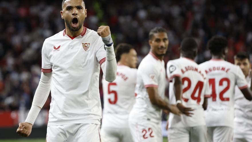 El Sevilla se divierte en el Sánchez-Pizjuán ante un Granada casi descendido (3-0)