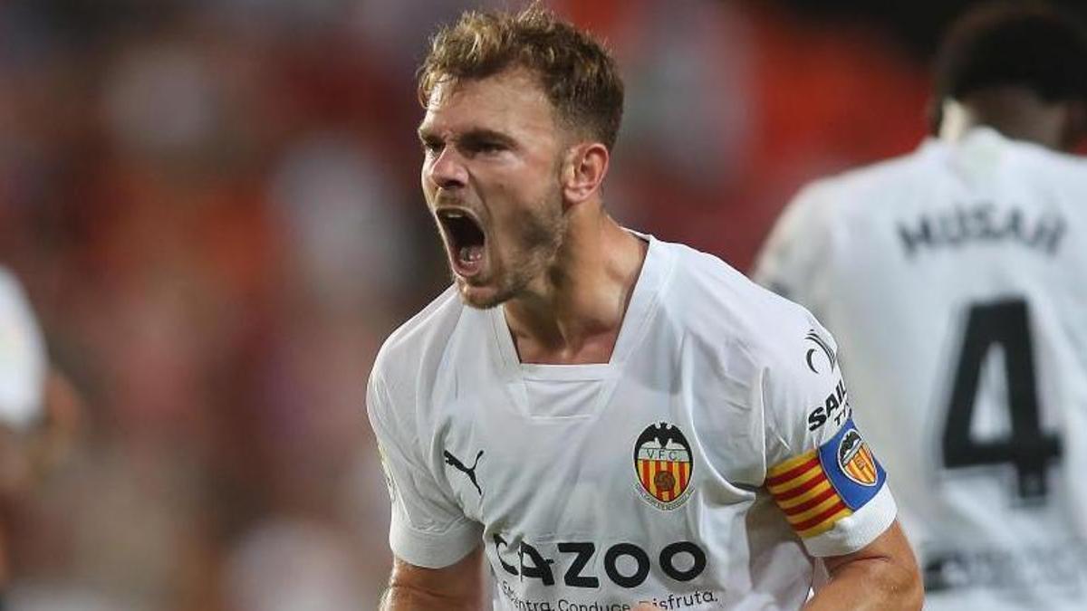 Toni Lato - Giải Pháp Linh Hoạt Cho Hành Lang Trái Của Đội Bóng Mới