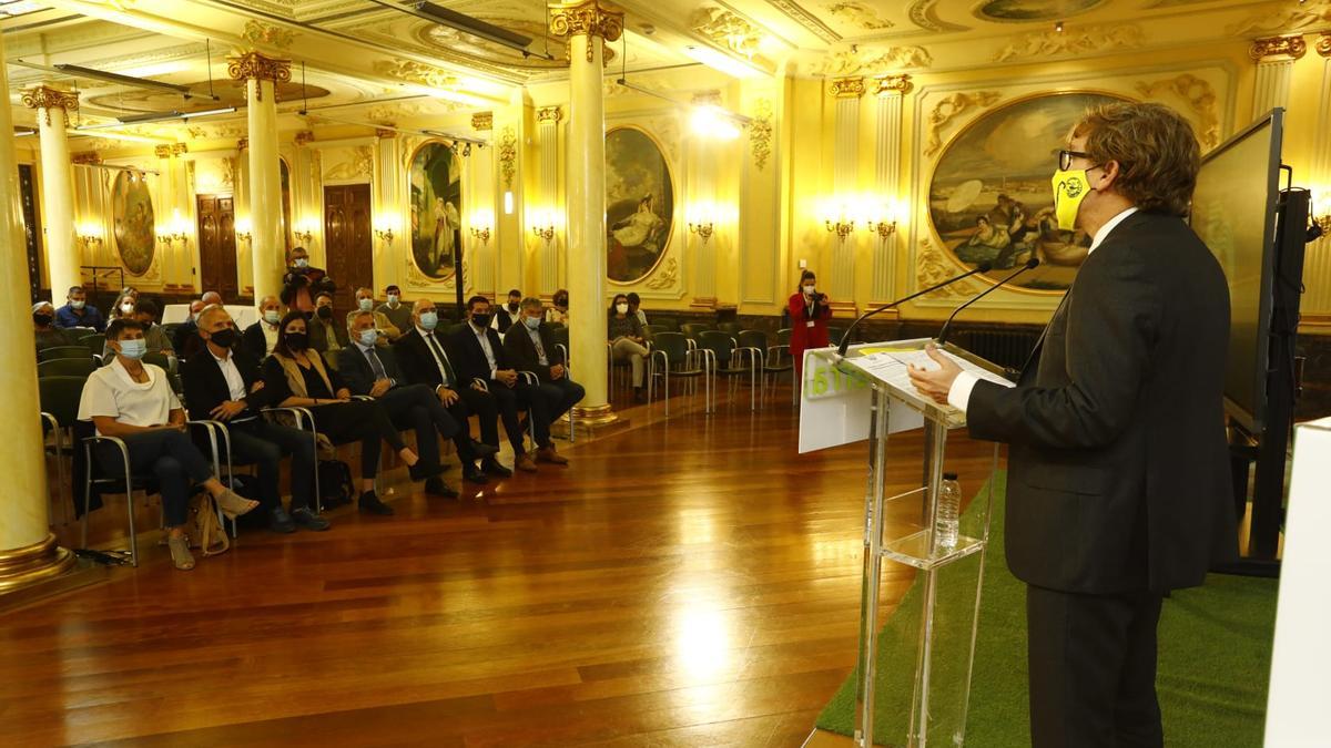 Rafa Guerras, presidente del Scorpio 71, presentando los actos del 50 aniversario.