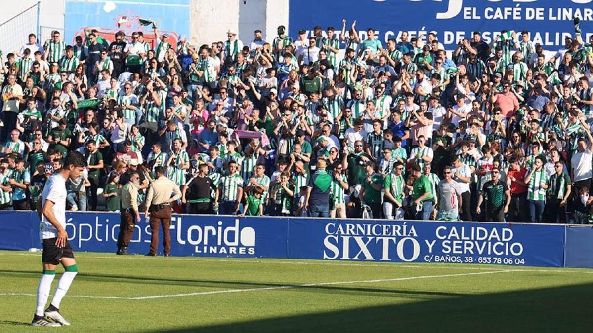 Afición desplazada al Linares-Córdoba CF de la pasada temporada.