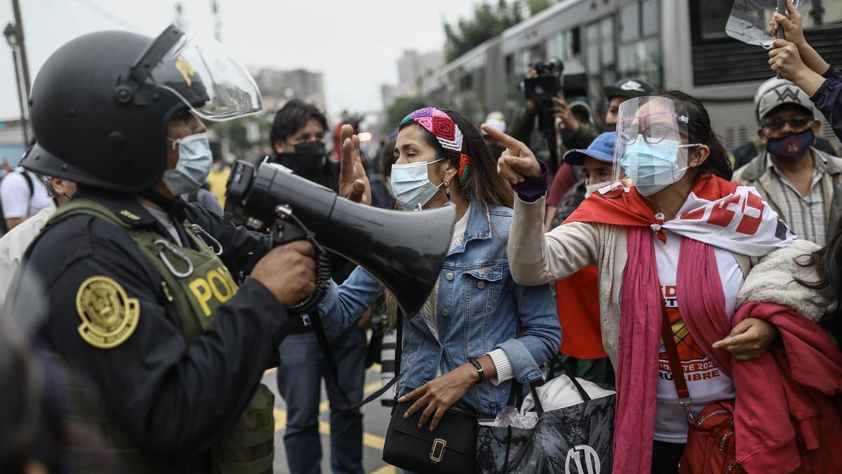 The Police have had to intervene to avoid confrontations between supporters of both candidates, who hope to know the final result shortly The Police have had to intervene to avoid confrontations between supporters of both candidates, who hope to know the final result shortly