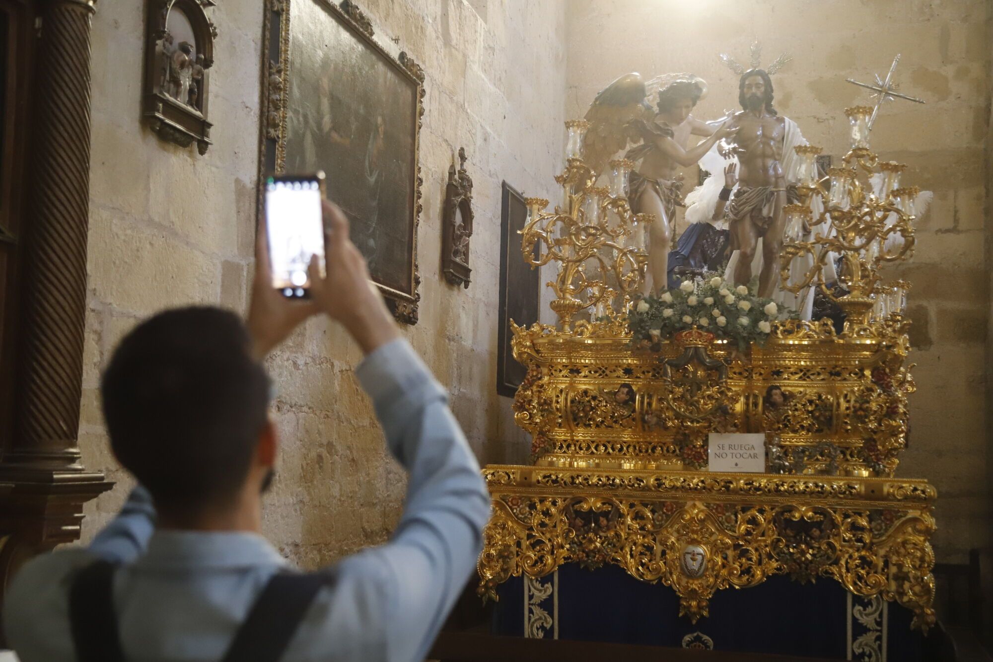 Córdoba  Previa y preparativos del Magno Vía Crucis Iglesia de Santa Marina Hermandad del Resucitado de Córdoba