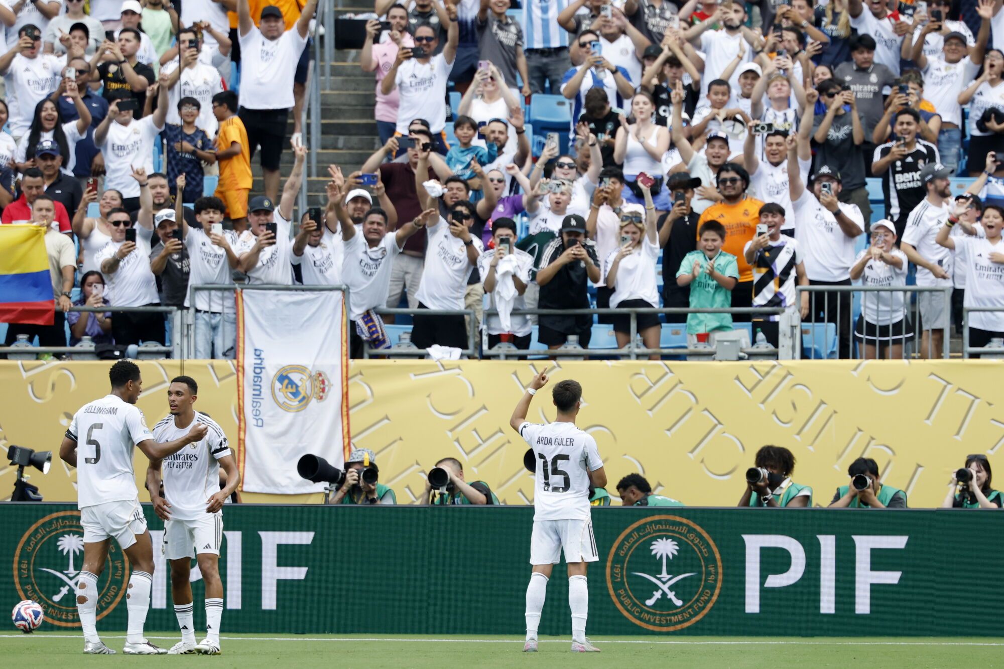 CHARLOTTE (United States), 22/06/2025.- Arda Guler of Real Madrid acknowledges the Real Madrid fans after scoring the 2-0 lead during the FIFA Club World Cup 2025 match between Real Madrid and Pachuca in Charlotte, North Carolina, USA, 22 June 2025. (Mundial de Fútbol) EFE/EPA/ERIK S. LESSER