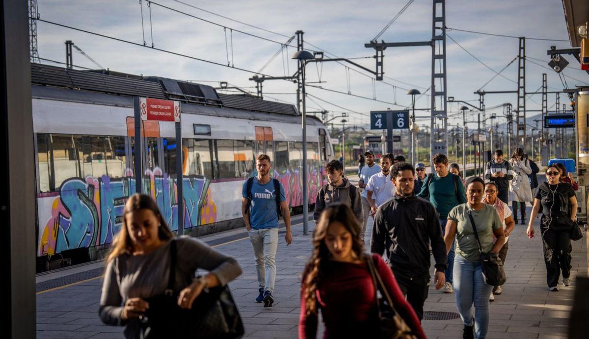 Empreses i entitats apressen a invertir en Rodalies i vivenda Empreses i entitats apressen a invertir en Rodalies i vivenda