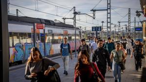 Empreses i entitats apressen a invertir en Rodalies i vivenda