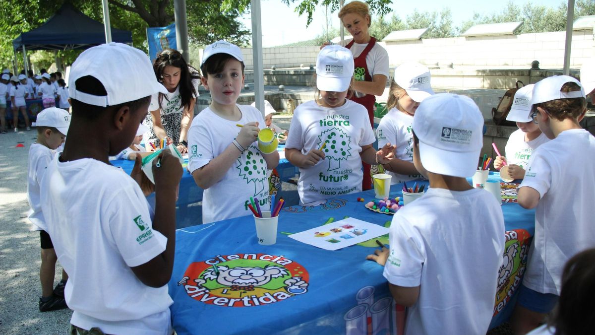 Una de las actividades realizadas por los alumnos de las Navas en el Día del Medio Ambiente.
