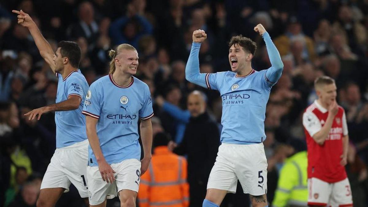 John Stones celebra su gol ante el Arsenal.