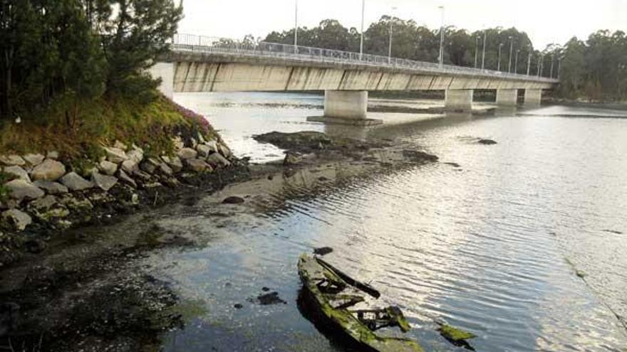 Puente sobre O Esteiro en Vilanova de Arousa.