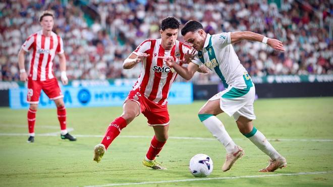 El Córdoba CF se vuelve a ahogar en las áreas en el derbi ante el Almería