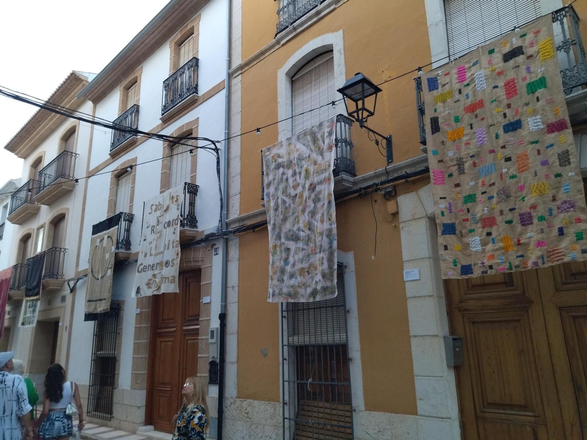 "Art al vent": el mejor arte textil ondea en Gata (imágenes)