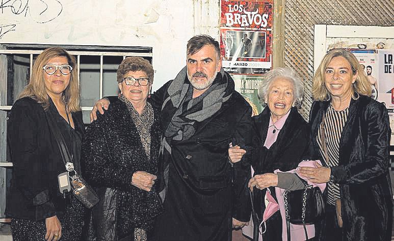 Gemma Muñoz, Magdalena Bennàssar, Sebastià Pons, Margarita Pons y Lina Estelrich.