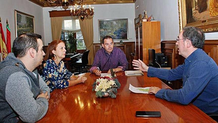 Requejo recibe a los responsables de la Federación Espigas.