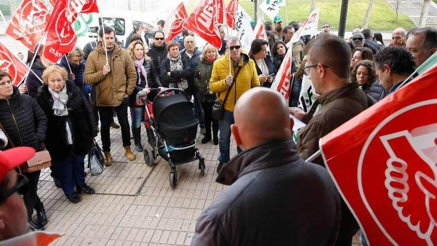 Los empleados de ambulancias piden más sueldo