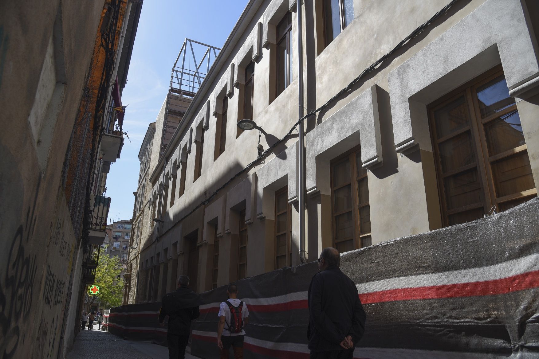 Recobreixen de peces d’alumini l’estructura de la futura entrada al Museu de Manresa