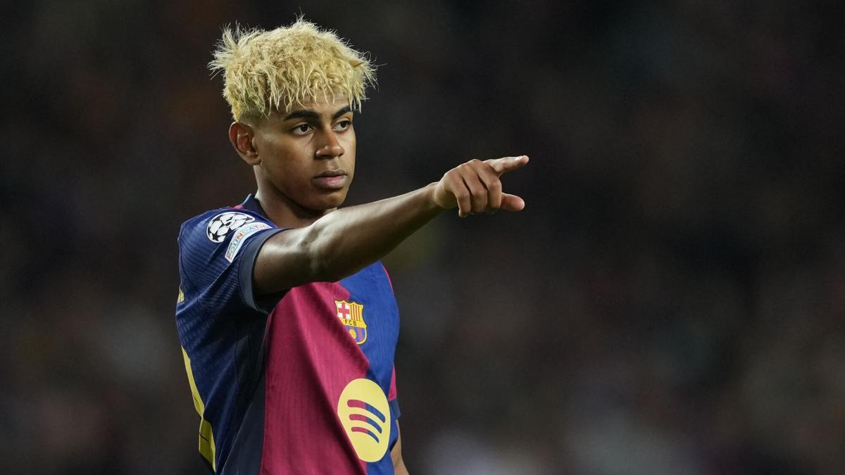 El delantero del FC Barcelona, Lamine Yamal, durante el encuentro correspondiente a la ida de las semifinales de la Liga de Campeones que disputan hoy miércoles FC Barcelona e Inter en el estadio Olímpico Lluis Company, en Barcelona. EFE / Alejandro García