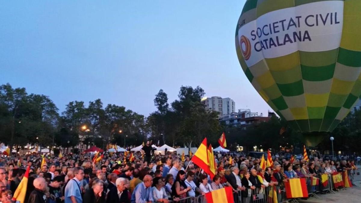 Una imagen del acto de Societat Civil Catalana, el pasado 16 de octubre, en el parque de Can Dragó de Barcelona, para conmemorar el Día de la Hispanidad.