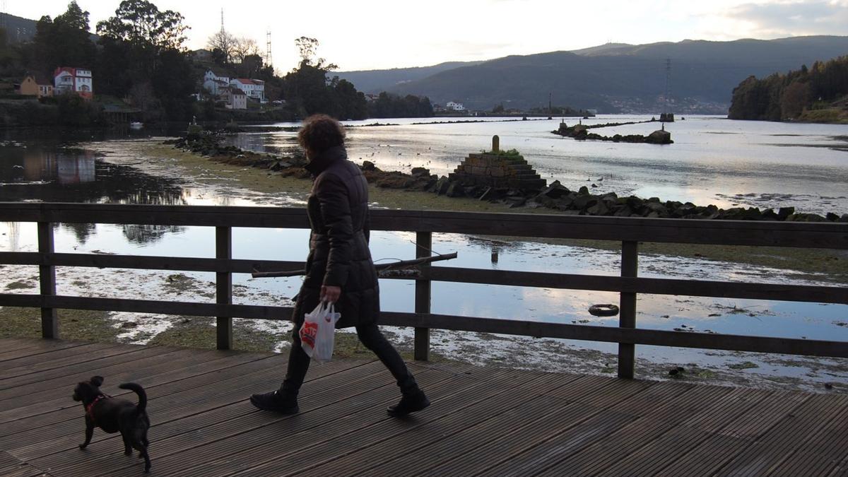 Vista del canal de navegación o «barras» del Alvedosa, en la zona de A Marisma de Redondela.