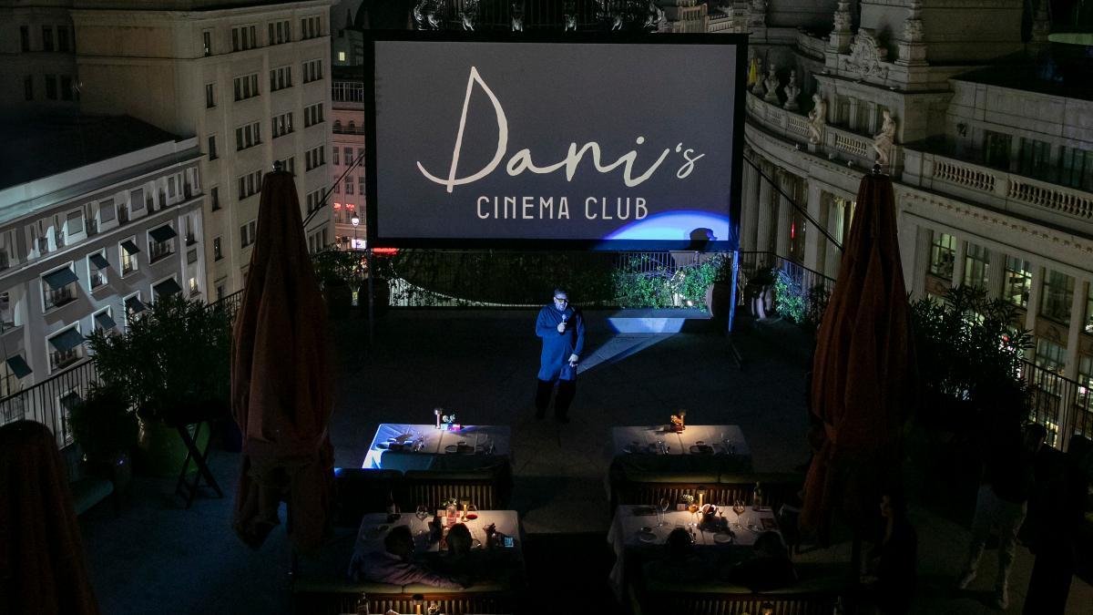 Cine bajo las estrellas y cena de altura: el plan más exclusivo del verano en Madrid